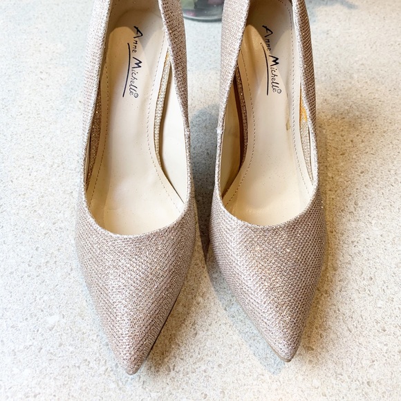 Anne Michelle Shoes - Gold heels size 7.5